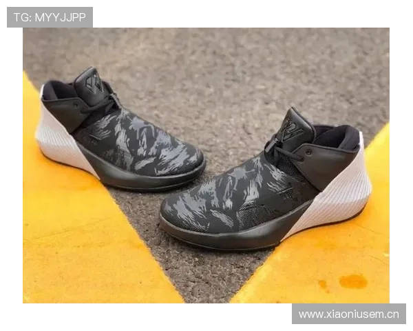 郭艾伦喝个下午茶都要定制球鞋配色