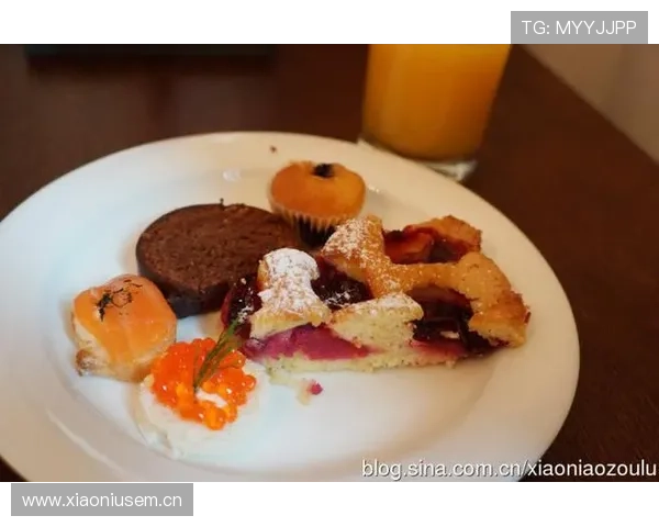 埃琳·安德森看球时居然带着满桌奢侈品，感觉她是在开秀场不是比赛啊？