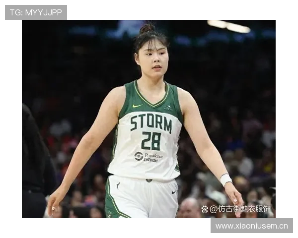 李月汝随便一张照片都像富太太遛街，我的购物车默默合上了